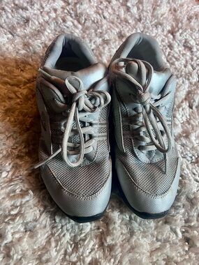Women's Lightweight Split Sole Dance Jazz Zumba Sneakers in Gray